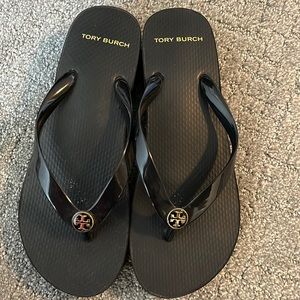 Brand new Tory Burch platform flip-flops
